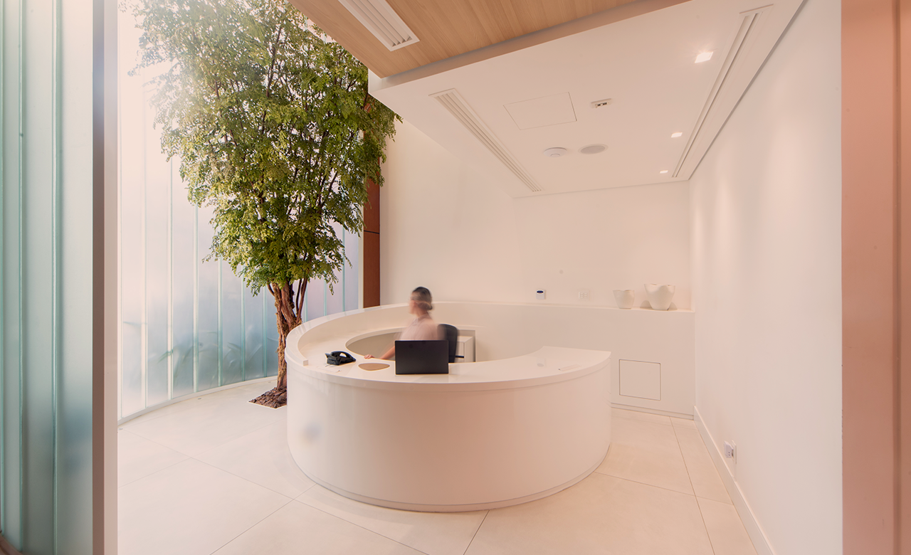 thais-pepe-home-bkg-02